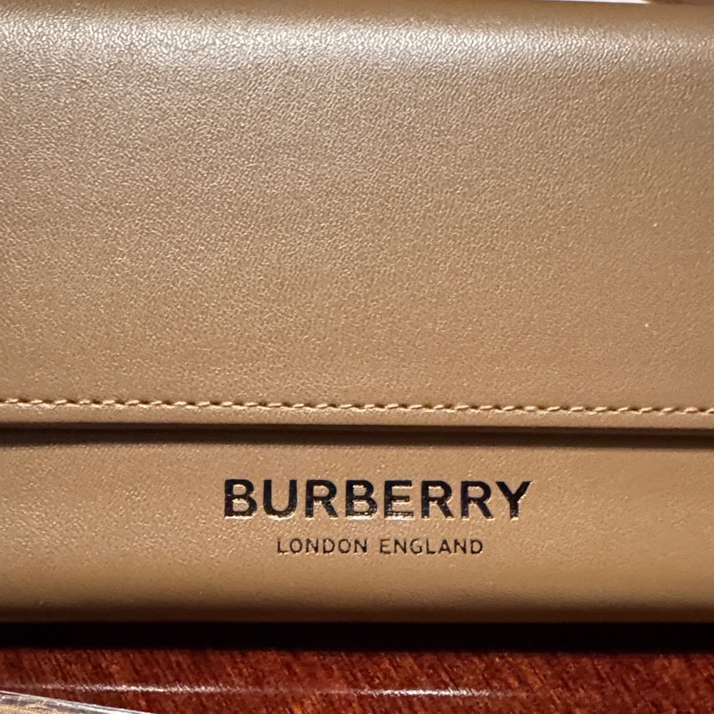 Burberry Purple and Black Women’s Sunglasses - Full Inclusion NIB - Picture 6 of 16